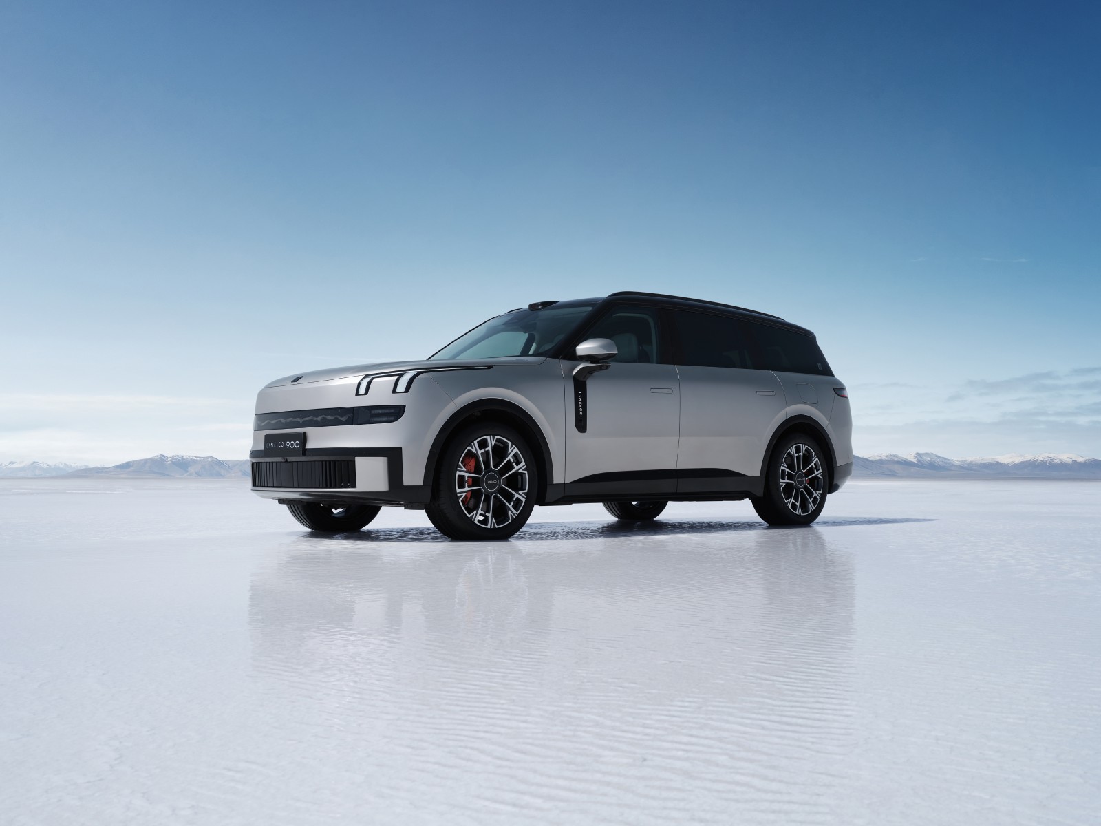 Lynk & Co 900 Base